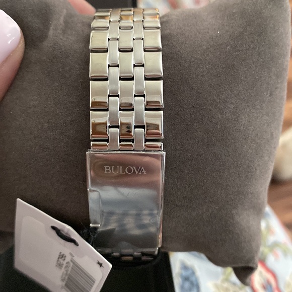 Stainless case & bracelet, silver dial, quartz movement, Stainless case. - Picture 4 of 4